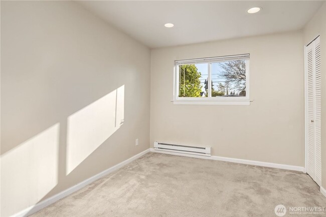 Photo - 5Bd/2Ba Shoreline House