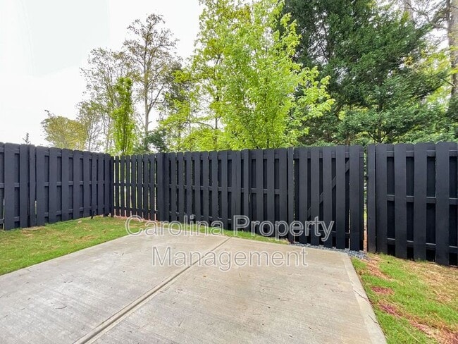 Photo - 8229 Houser St