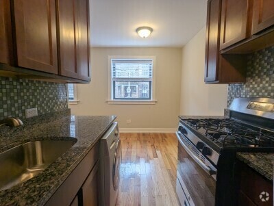 Building Photo - 510 W Briar Pl Rental