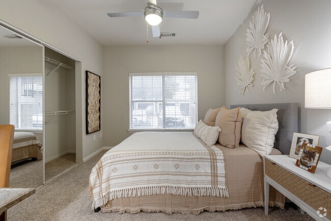 2BR, 2BA - 998SF