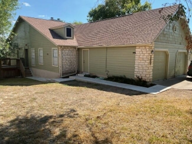 Building Photo - This incredible three bedroom home is minutes away from Lake Travis