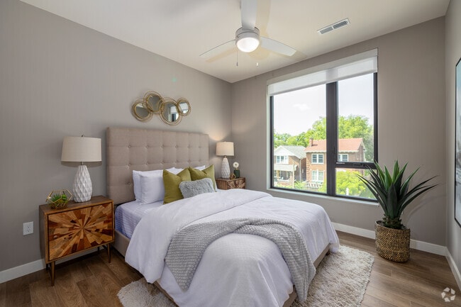 Barcelona 1BD 1BA - Bedroom - Expo at Forest Park