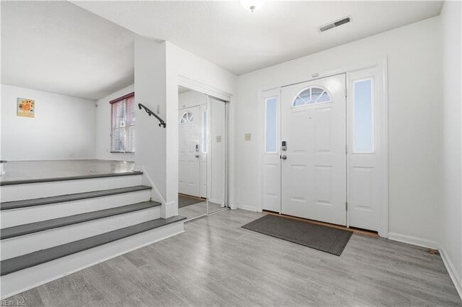 Photo - 912 Amherst Ln