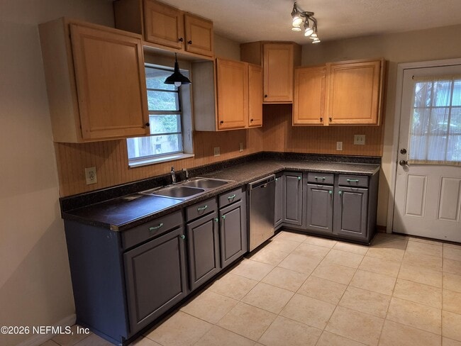 Photo - 1183 Violet St