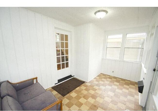 Porch - 1039 23rd Ave SE