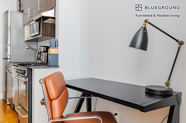 Photo - 515 W 47th St Unidad FL1-ID1875