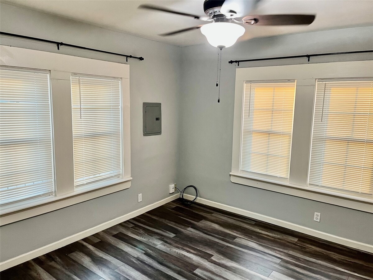 Photo - 106 N Eastwood St