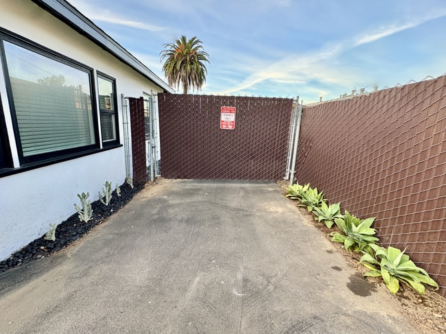 Photo - 919 E Grand Ave