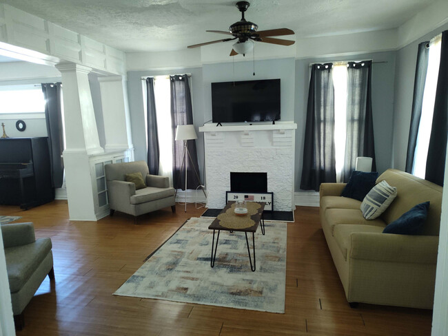 Building Photo - 633 3rd Ave Rental