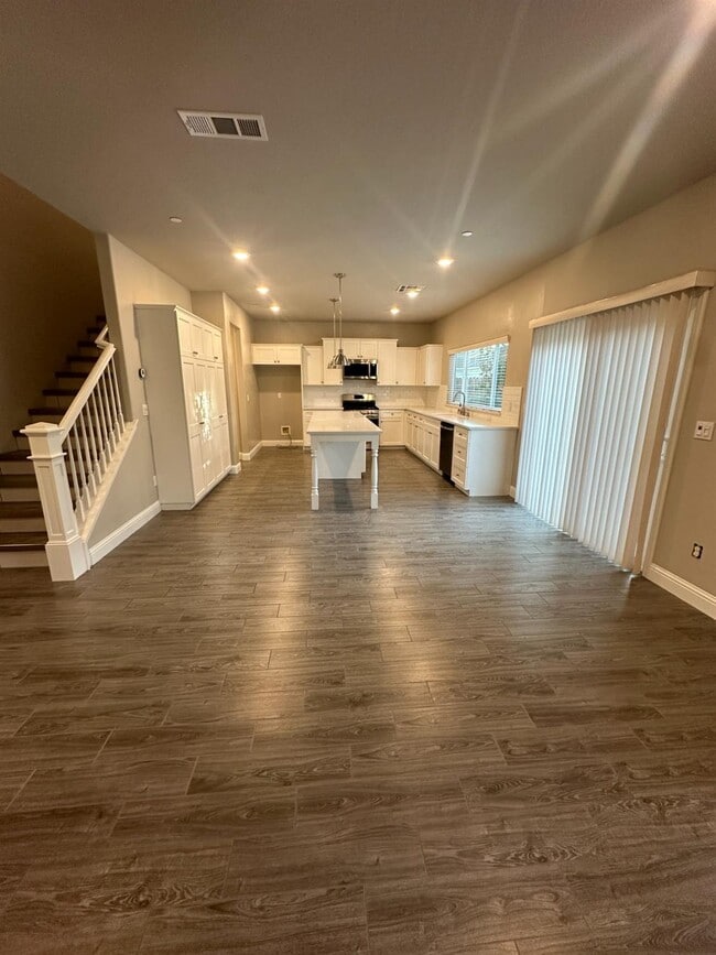 Photo - 2124 Las Rosas Ave