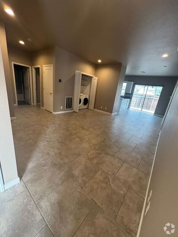 Building Photo - 2069 Lake Wind Dr Rental