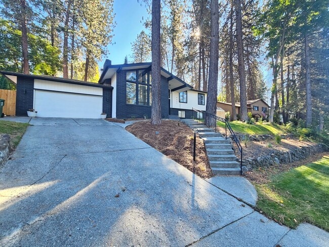 Photo - $3,200 - 5 Bed / 3 Bath Beautiful Home in ...