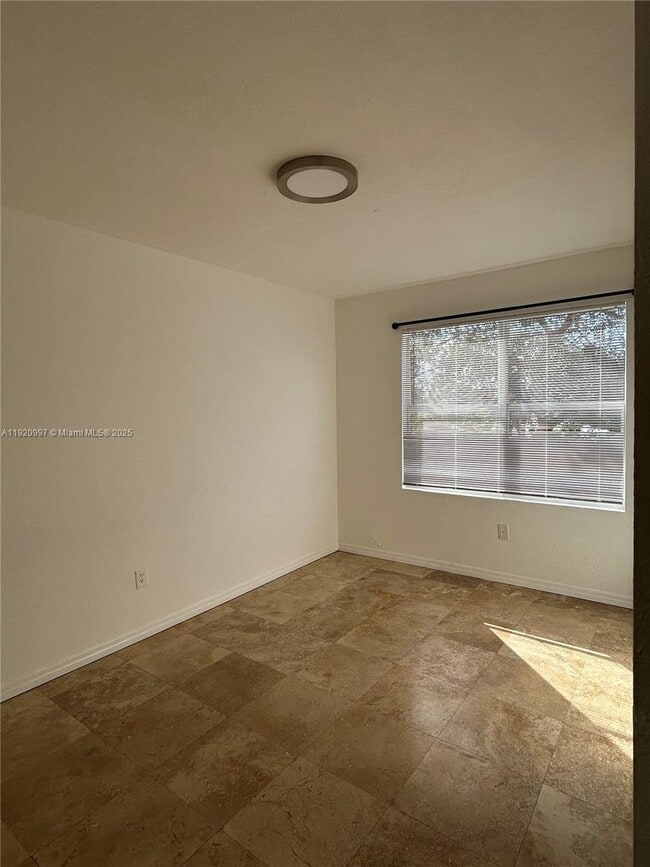 Photo - 953 SW 10th St Unit 11