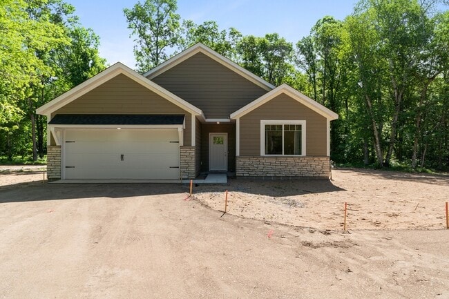 Building Photo - 35662 Bonnie Lakes Rd
