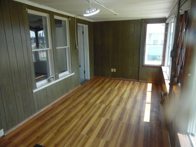 Photo - 1 Bedroom, 1 Bath Home,  close to Down Tow...