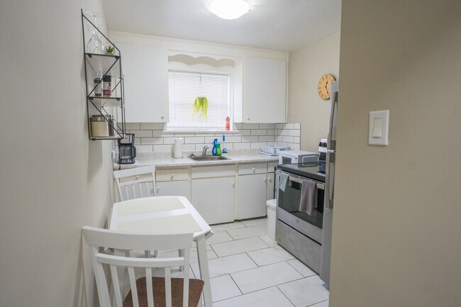 Photo - Adelaide - Unit 1 Unité 1