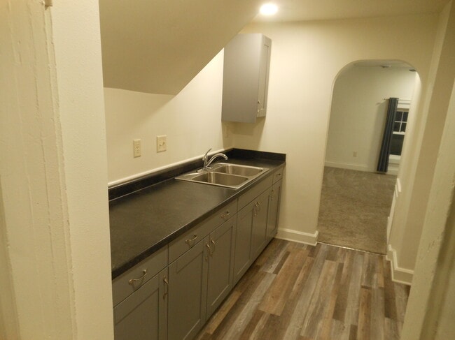 Photo - 217 1/2 Jackson St Unit apt 2
