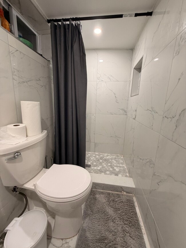 Photo - 690 Southern Pky Unidad L1