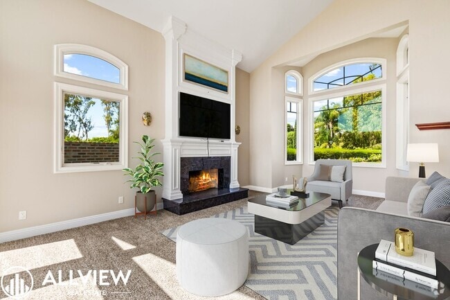 Building Photo - Rare 5 bed/3 bath home located in the high...
