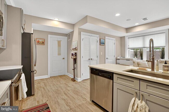 Photo - 1014 10th St NE Unit 1