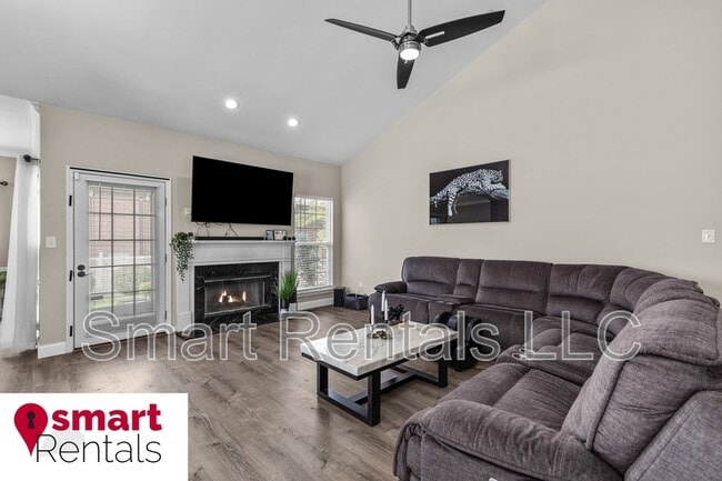 Photo - 944 Wellesley Pl Dr