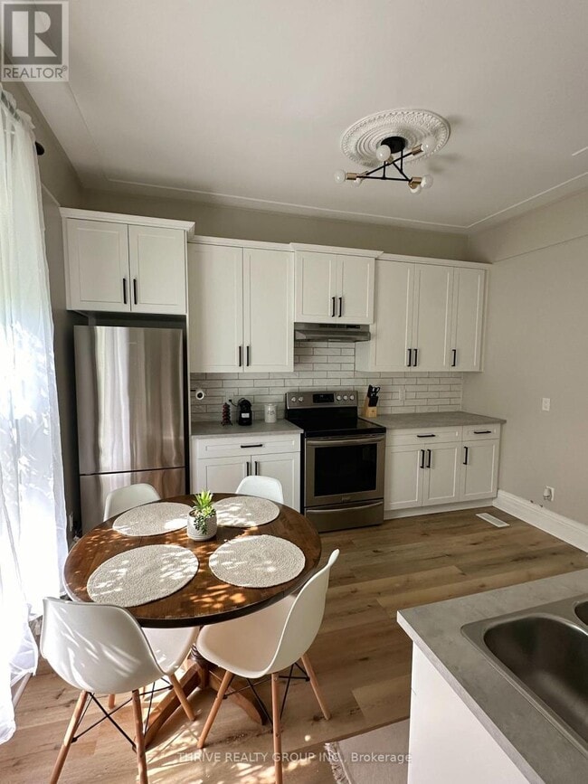 Photo - 369 Maitland St Unit Upper