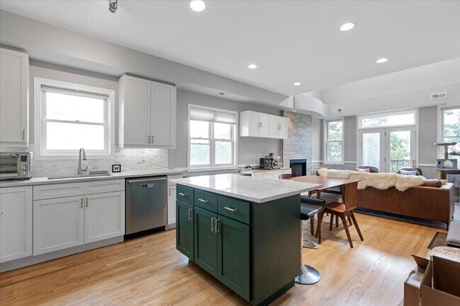 Photo - 3 bedroom in Chicago IL 60614 Unit 3S