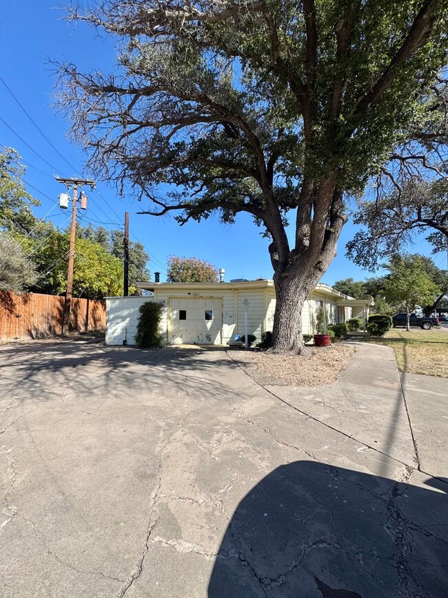 Photo - NOW AVAILABLE - 2-Bedroom Duplex Near ASU Campus + Water/Sewer/Trash Included!