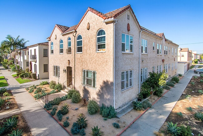 Building Photo - 367 N Curson Ave Rental