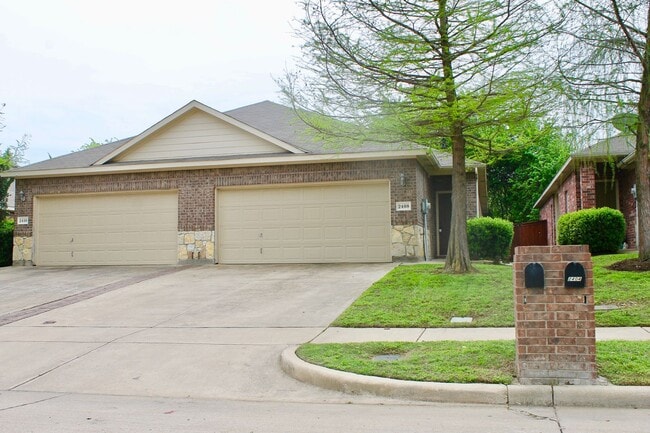 Building Photo - 2408-2410 Ravenwood Court Unit 2410