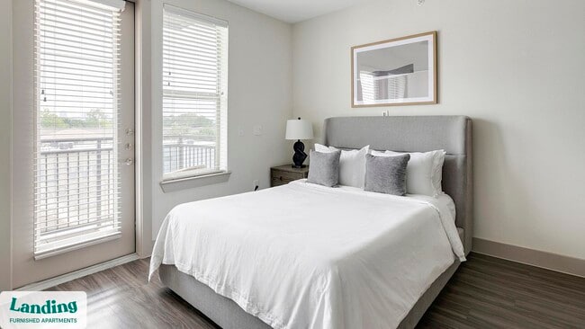 Building Photo - 3383 Cedarplaza Ln