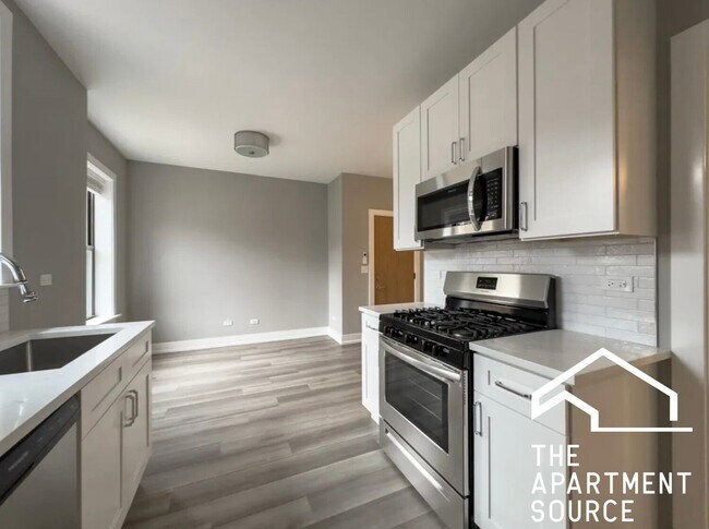 Photo - 3935 N Janssen Ave Unit 3935 North Janssen Avenue