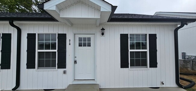 Photo - Beautiful Townhome in Central Manchester!