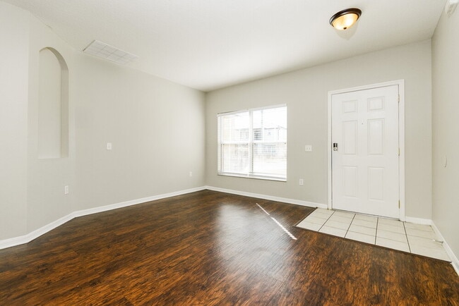 Photo - 536 Bromley Ct