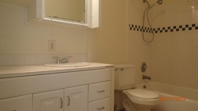 Photo - 1 Bed, 1 Bath duplex in Junius Heights