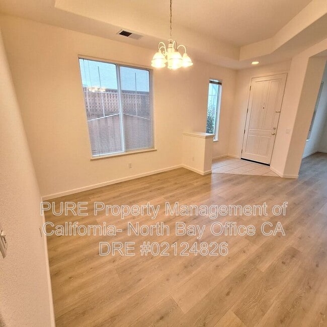 Photo - 1887 Mallard Ln