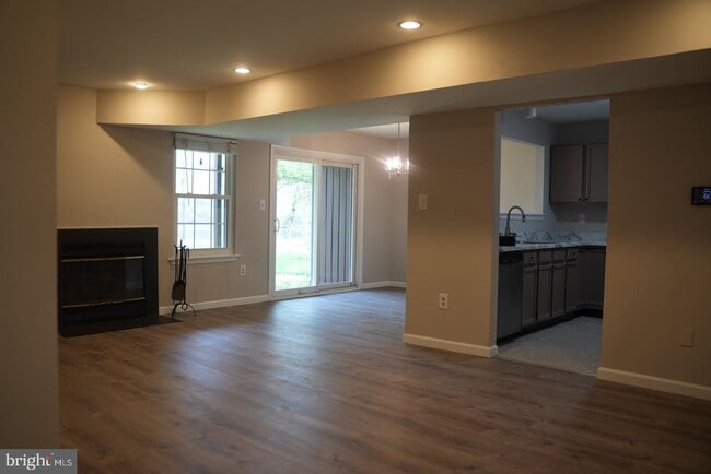 Photo - 84 Woodlake Dr