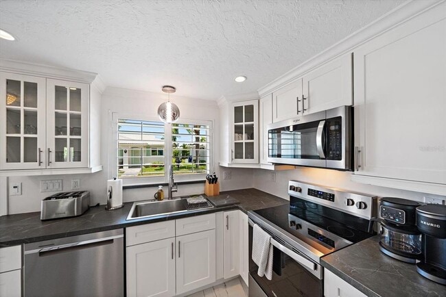 Photo - 706 Spanish Dr S
