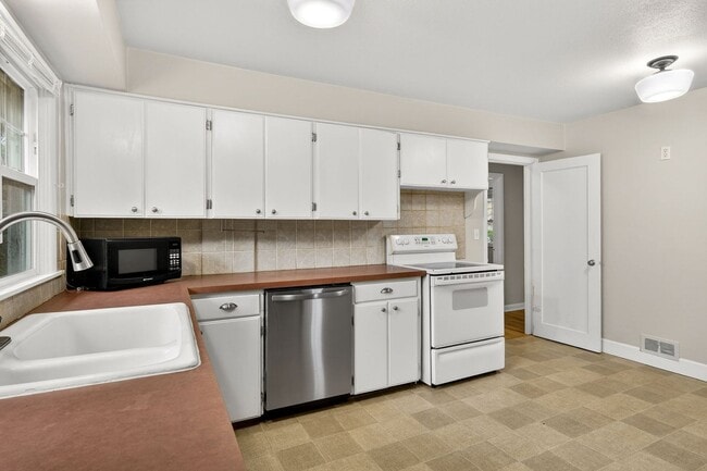 Photo - 3660 SE Tenino St