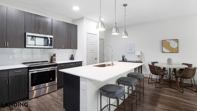 Photo - 2323 E Highland Ave Unidad 2232