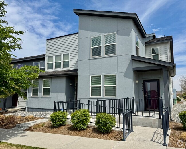 Building Photo - Modern Corner Unit Near Airport Rental