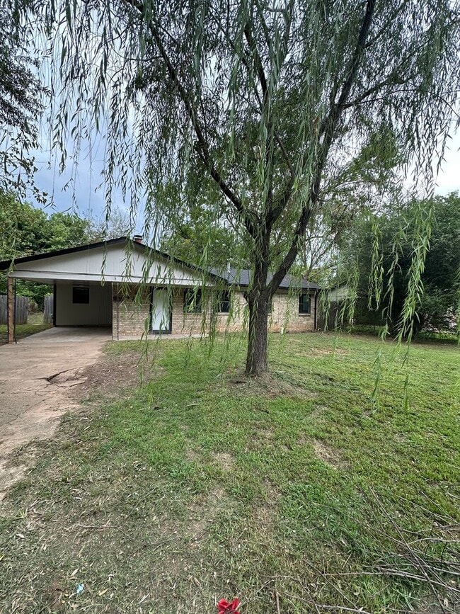 3 Bedroom and 2 Bathroom home. - 3 Bedroom and 2 Bathroom home.