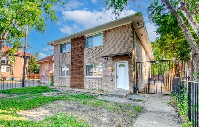 Building Photo - Newly Renovated 2 Bedroom 2 Bath Condo / G... Unit Apt 201