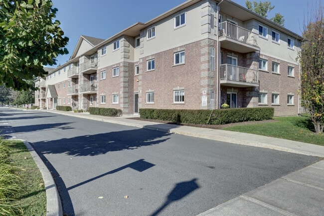 Building Photo - 841 Battell St