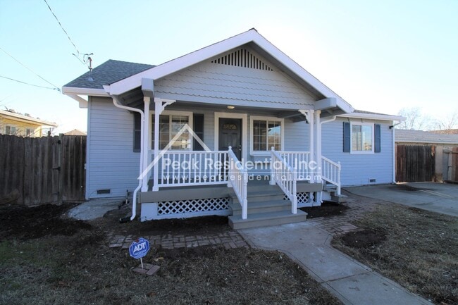 Building Photo - Updated 3bd/2ba North Sacramento House With Large Fenced Yard- Must See!