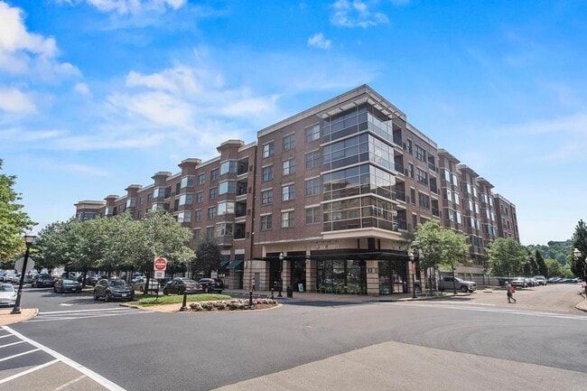 Building Photo - 22 Ave at Port Imperial Unit 232