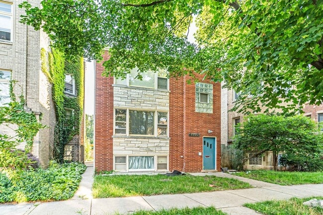 Building Photo - 7530 N Oakley Ave Unit 2