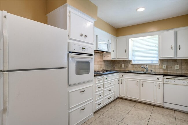 Photo - 3724 Almazan Dr