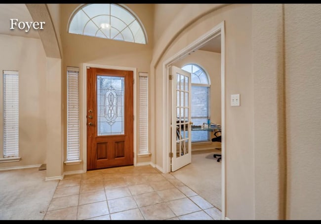 Photo - 207 Chesapeake Bay Ln N