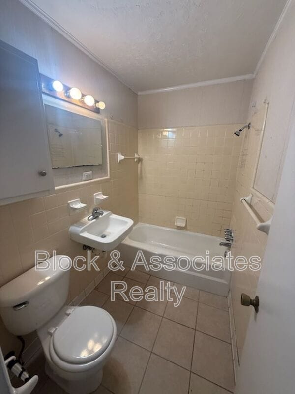 Photo - 142 W Pritchard St